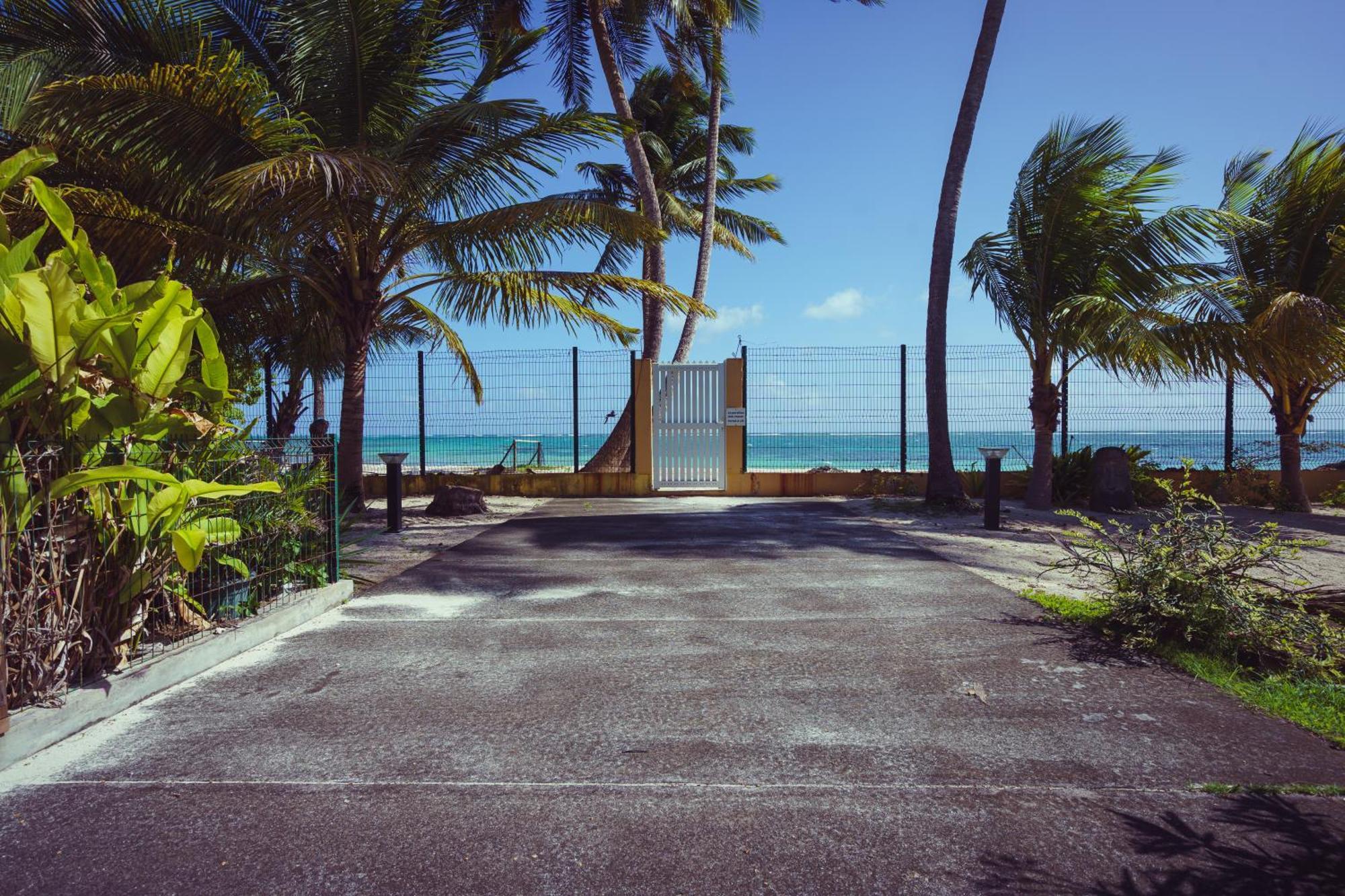 Le Touloublue - Tres Bel Appartement Face A La Mer Sainte-Anne  Luaran gambar